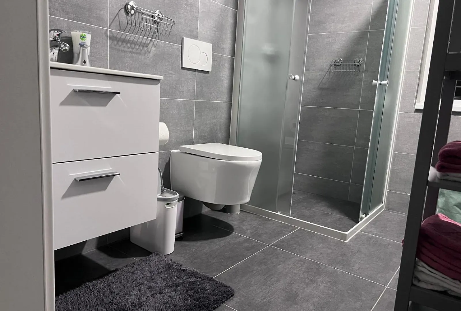 Modern Apartment Close To Tram And Airport, Free Parking Prague