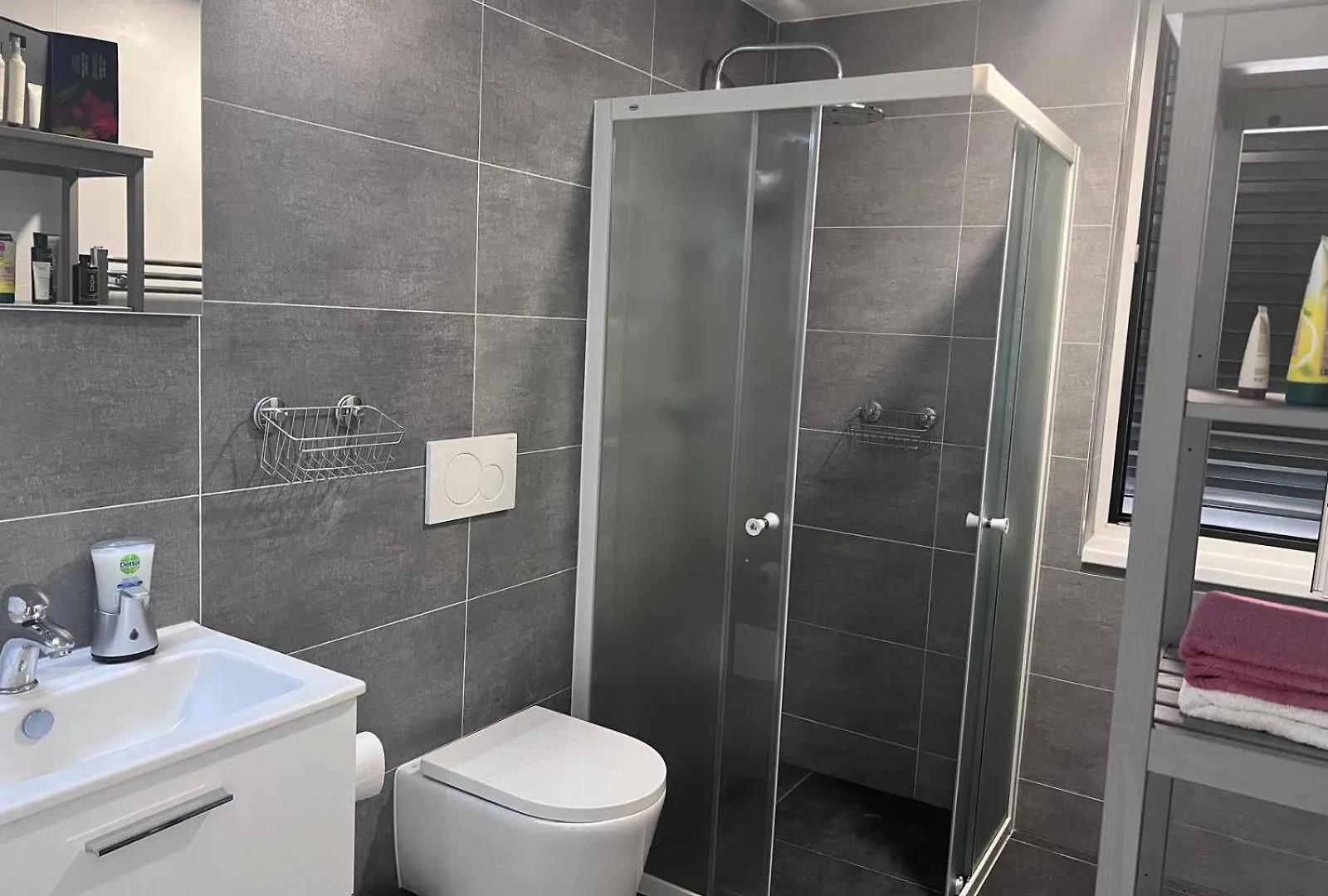Modern Apartment Close To Tram And Airport, Free Parking Prague Czech Republic
