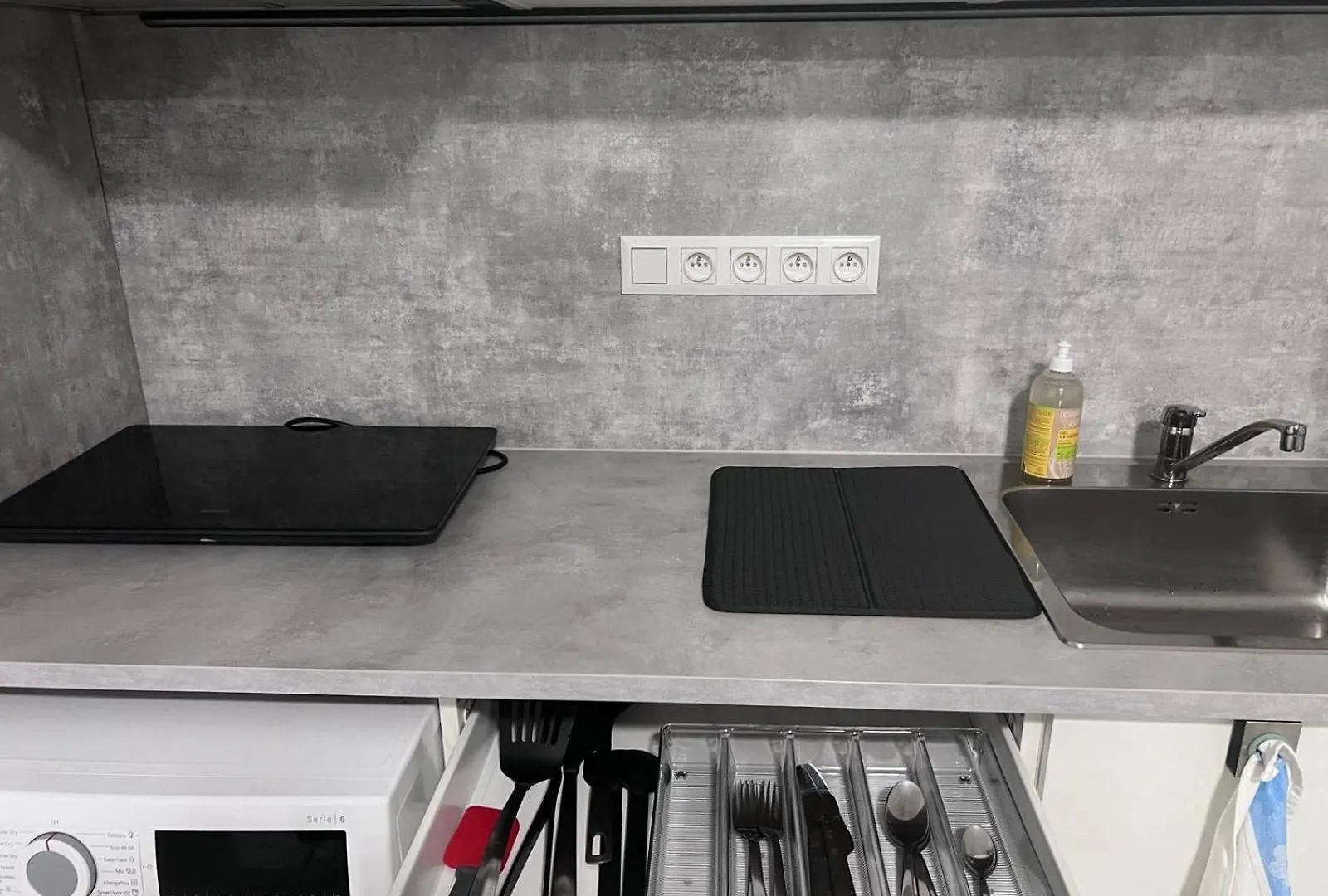 Modern Apartment Close To Tram And Airport, Free Parking Prague 0*,
