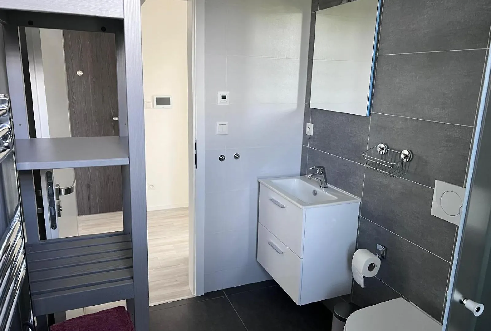 Modern Apartment Close To Tram And Airport, Free Parking Prague