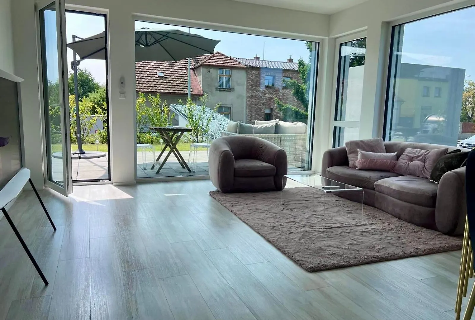 Modern Apartment Close To Tram And Airport, Free Parking Prague