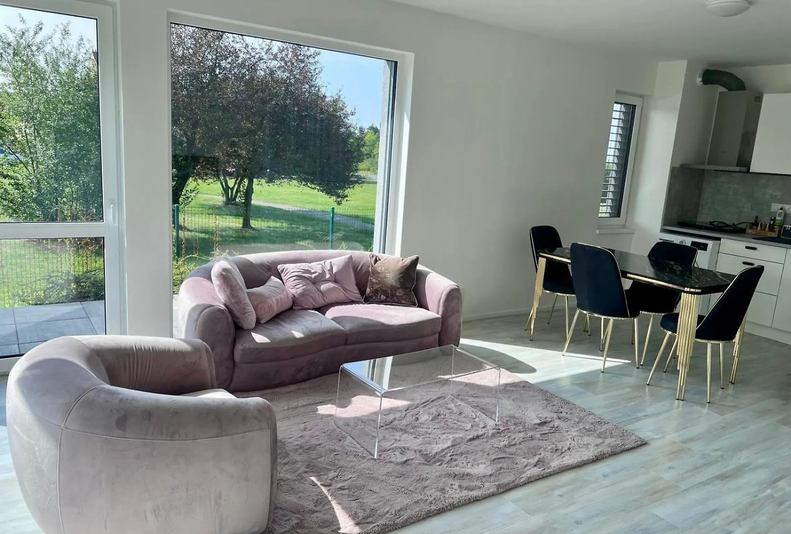 Modern Apartment Close To Tram And Airport, Free Parking Prague