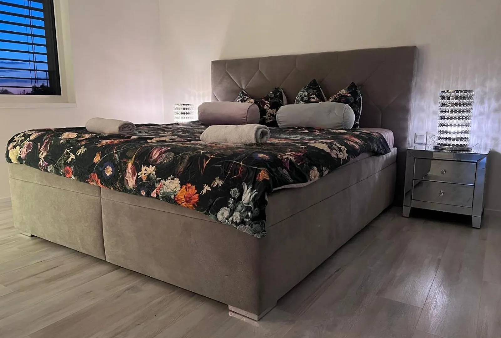Modern Apartment Close To Tram And Airport, Free Parking Prag